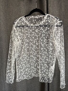 Dazy Floral long sleeves velour flowers top/blouse sheer Size M white juniors